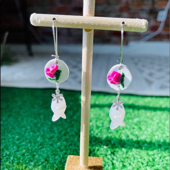 Earrings - Picture 1 of 5